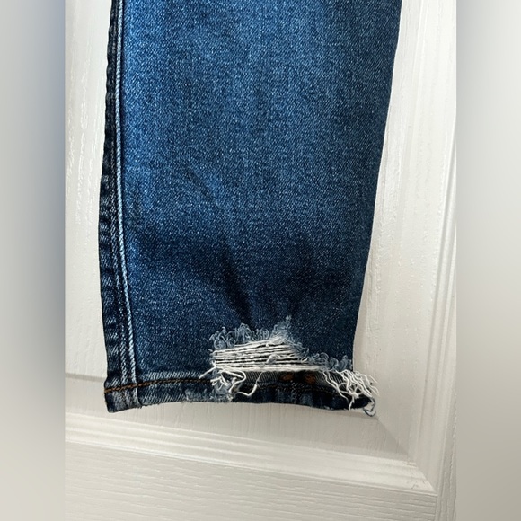 American Eagle Mom Jeans Size 4 regular Denim Destroyed Distressed medium blue - Picture 13 of 16